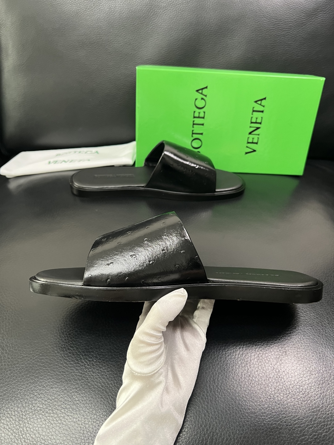 BOTTEGA  VENETA  高品质  顶级工艺品    葆蝶家 拖鞋专柜同步，鞋面意大利进口牛皮面
