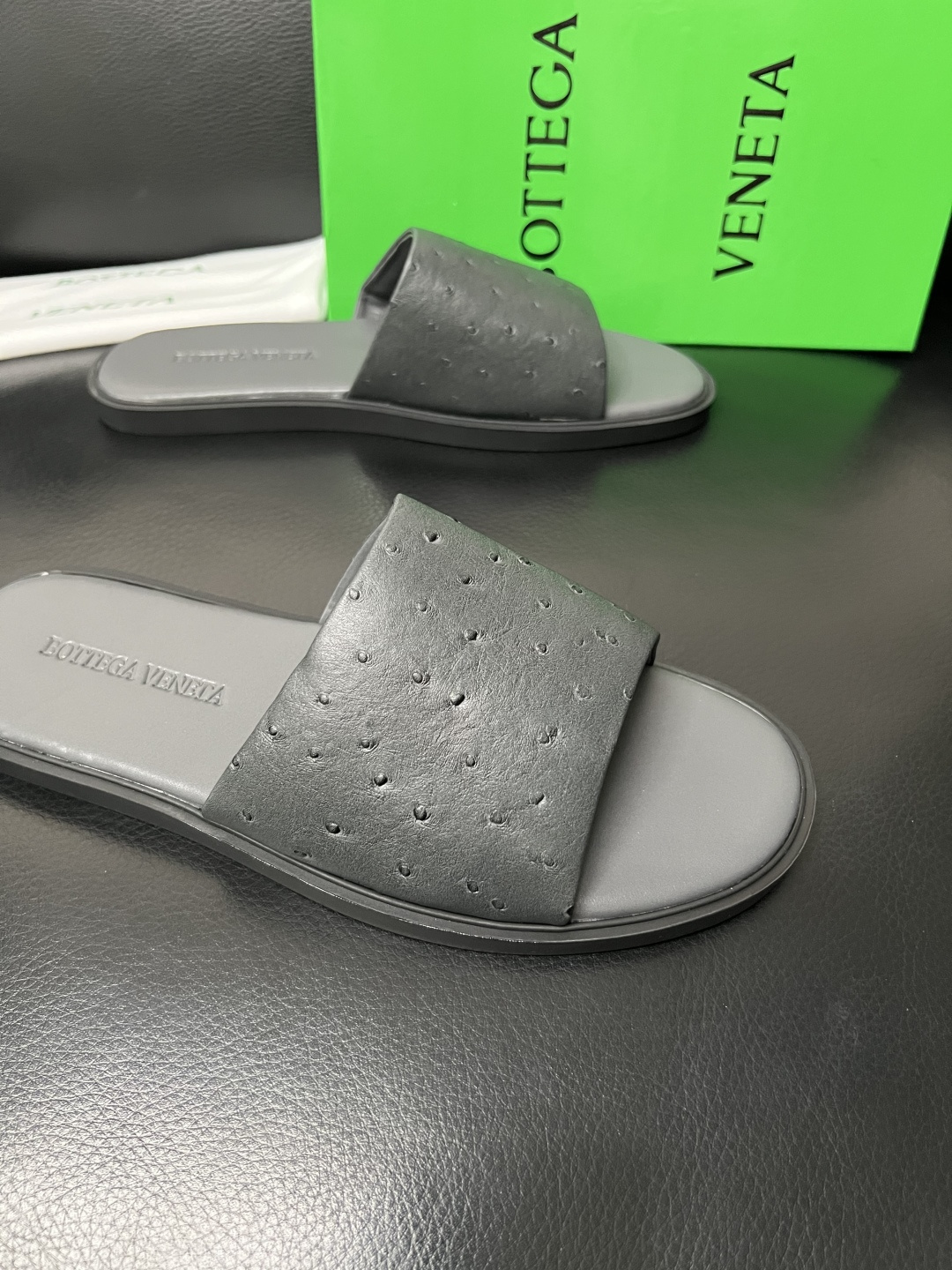 BOTTEGA  VENETA  高品质  顶级工艺品    葆蝶家 拖鞋专柜同步，鞋面意大利进口牛皮面