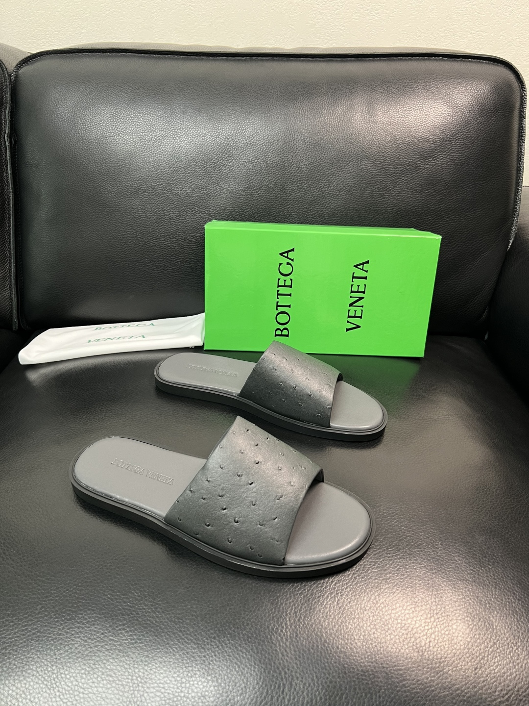 BOTTEGA  VENETA  高品质  顶级工艺品    葆蝶家 拖鞋专柜同步，鞋面意大利进口牛皮面