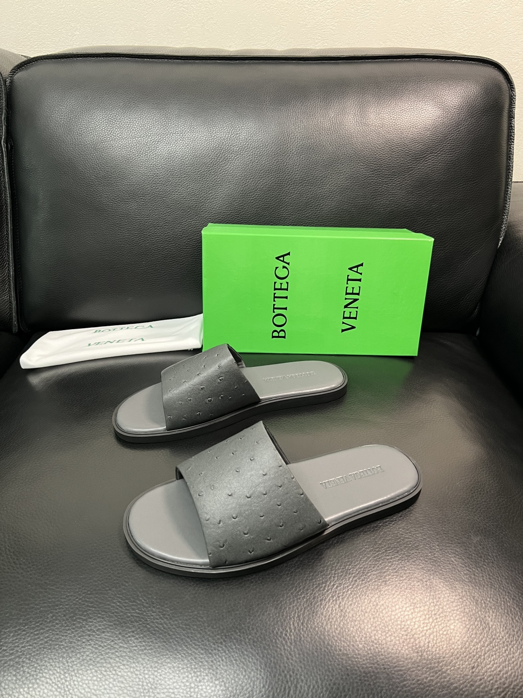 BOTTEGA  VENETA  高品质  顶级工艺品    葆蝶家 拖鞋专柜同步，鞋面意大利进口牛皮面