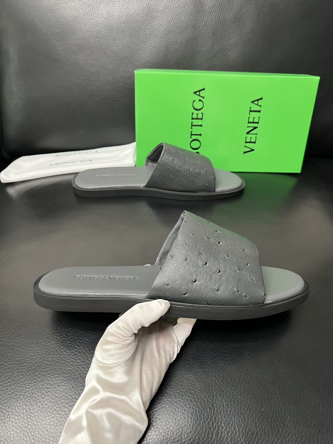 BOTTEGA  VENETA  高品质  顶级工艺品    葆蝶家 拖鞋专柜同步，鞋面意大利进口牛皮面