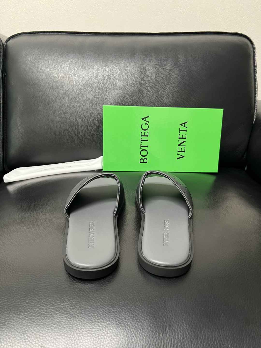 BOTTEGA  VENETA  高品质  顶级工艺品    葆蝶家 拖鞋专柜同步，鞋面意大利进口牛皮面