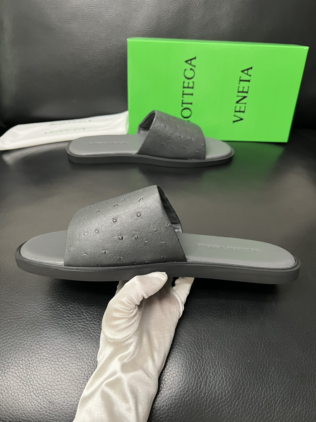 BOTTEGA  VENETA  高品质  顶级工艺品    葆蝶家 拖鞋专柜同步，鞋面意大利进口牛皮面