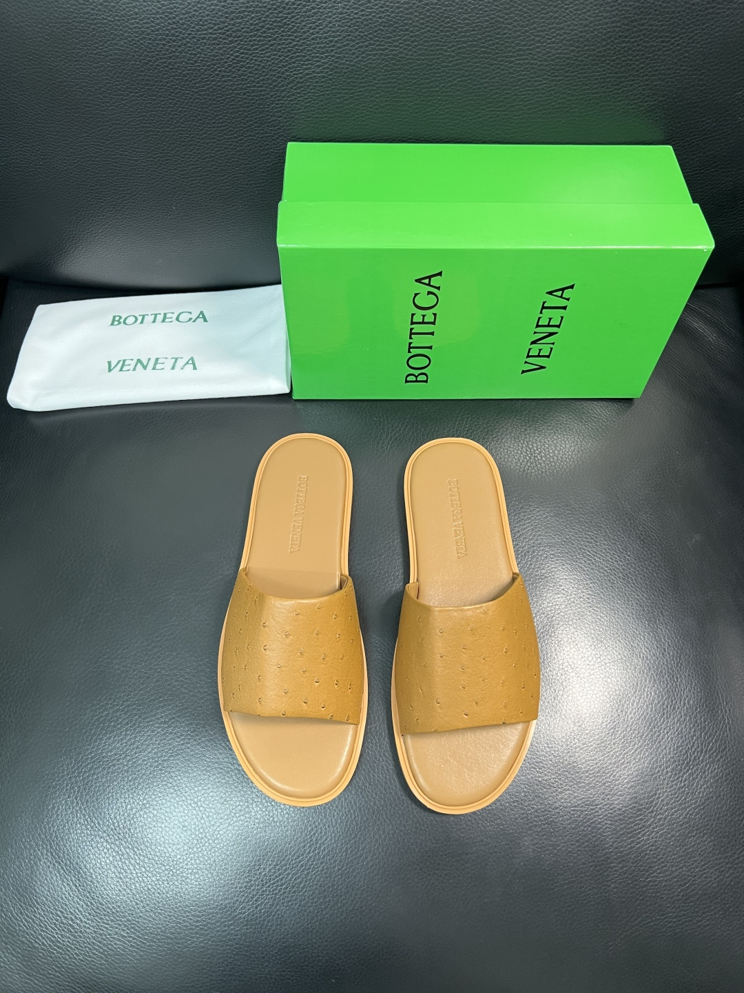 BOTTEGA  VENETA  高品质  顶级工艺品    葆蝶家 拖鞋专柜同步，鞋面意大利进口牛皮面