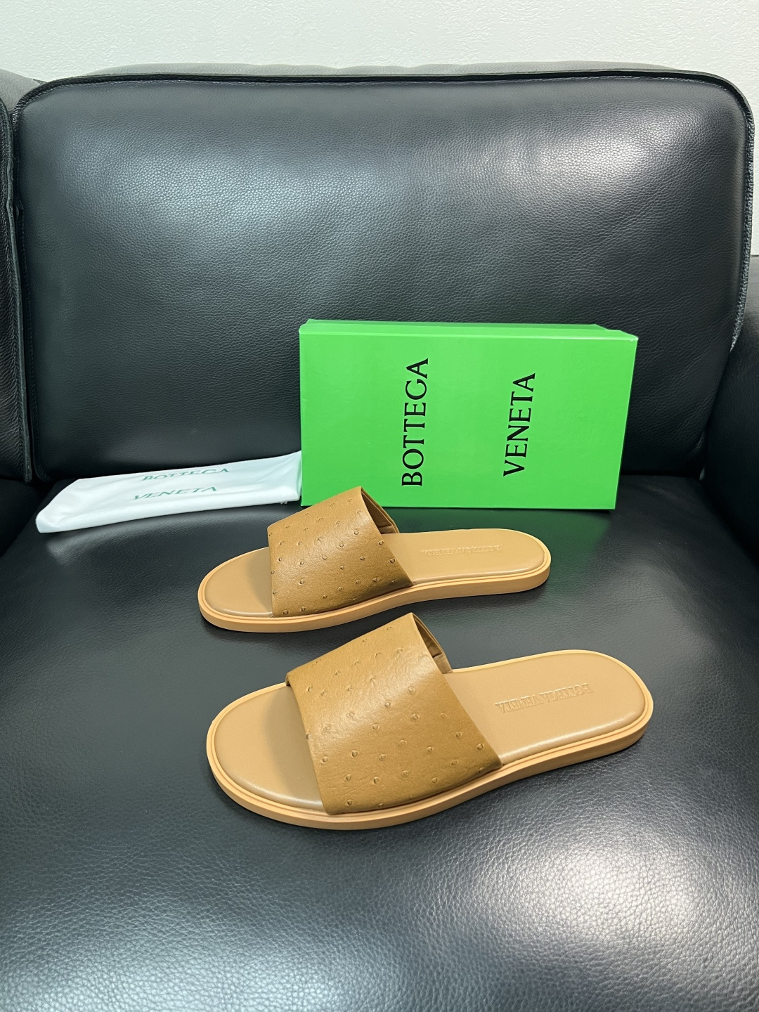 BOTTEGA  VENETA  高品质  顶级工艺品    葆蝶家 拖鞋专柜同步，鞋面意大利进口牛皮面