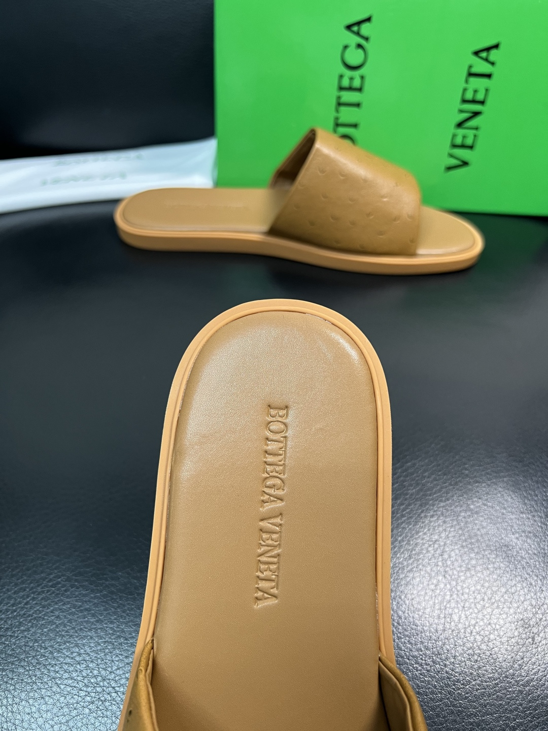 BOTTEGA  VENETA  高品质  顶级工艺品    葆蝶家 拖鞋专柜同步，鞋面意大利进口牛皮面