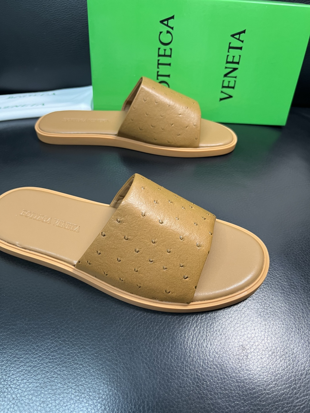 BOTTEGA  VENETA  高品质  顶级工艺品    葆蝶家 拖鞋专柜同步，鞋面意大利进口牛皮面