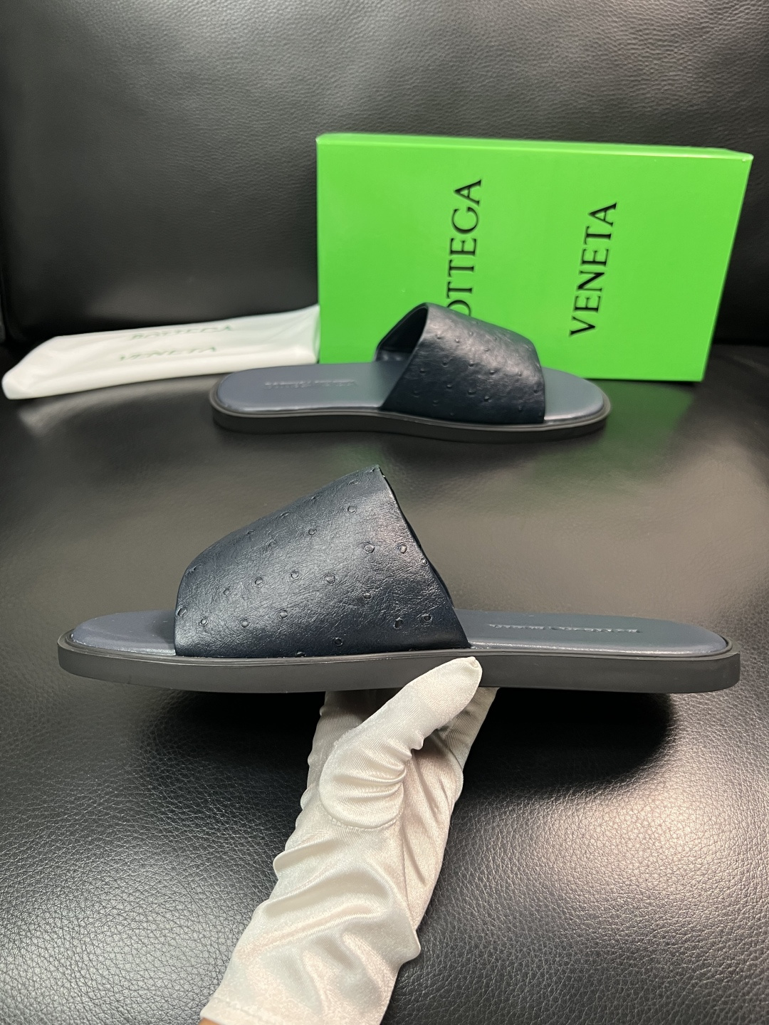 BOTTEGA  VENETA  高品质  顶级工艺品    葆蝶家 拖鞋专柜同步，鞋面意大利进口牛皮面