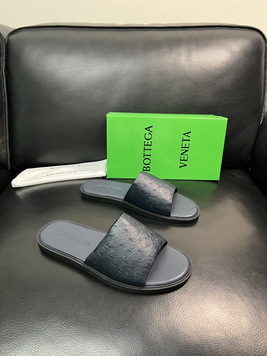 BOTTEGA  VENETA  高品质  顶级工艺品    葆蝶家 拖鞋专柜同步，鞋面意大利进口牛皮面