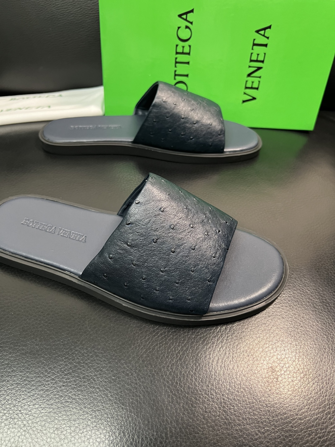 BOTTEGA  VENETA  高品质  顶级工艺品    葆蝶家 拖鞋专柜同步，鞋面意大利进口牛皮面