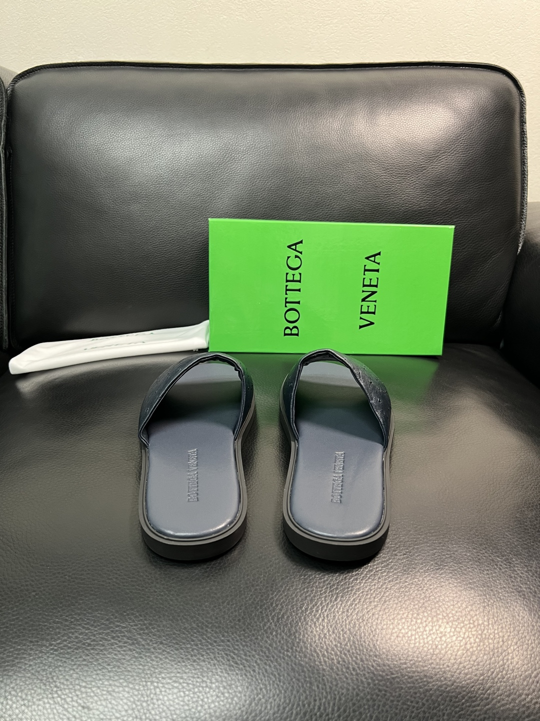 BOTTEGA  VENETA  高品质  顶级工艺品    葆蝶家 拖鞋专柜同步，鞋面意大利进口牛皮面