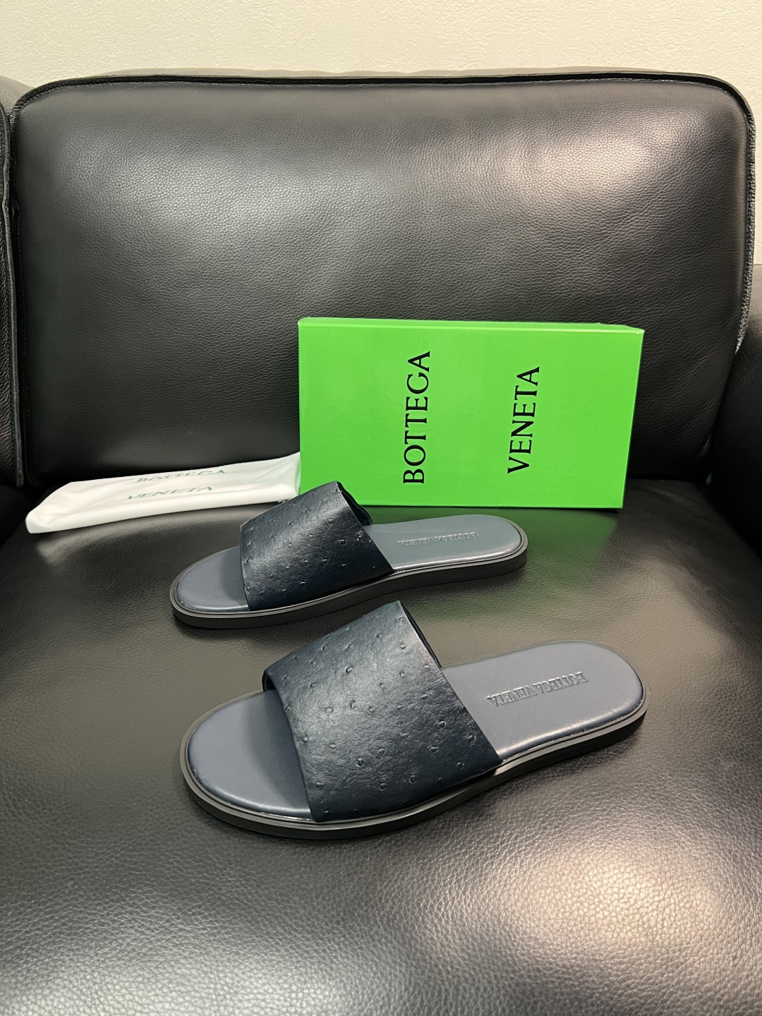 BOTTEGA  VENETA  高品质  顶级工艺品    葆蝶家 拖鞋专柜同步，鞋面意大利进口牛皮面