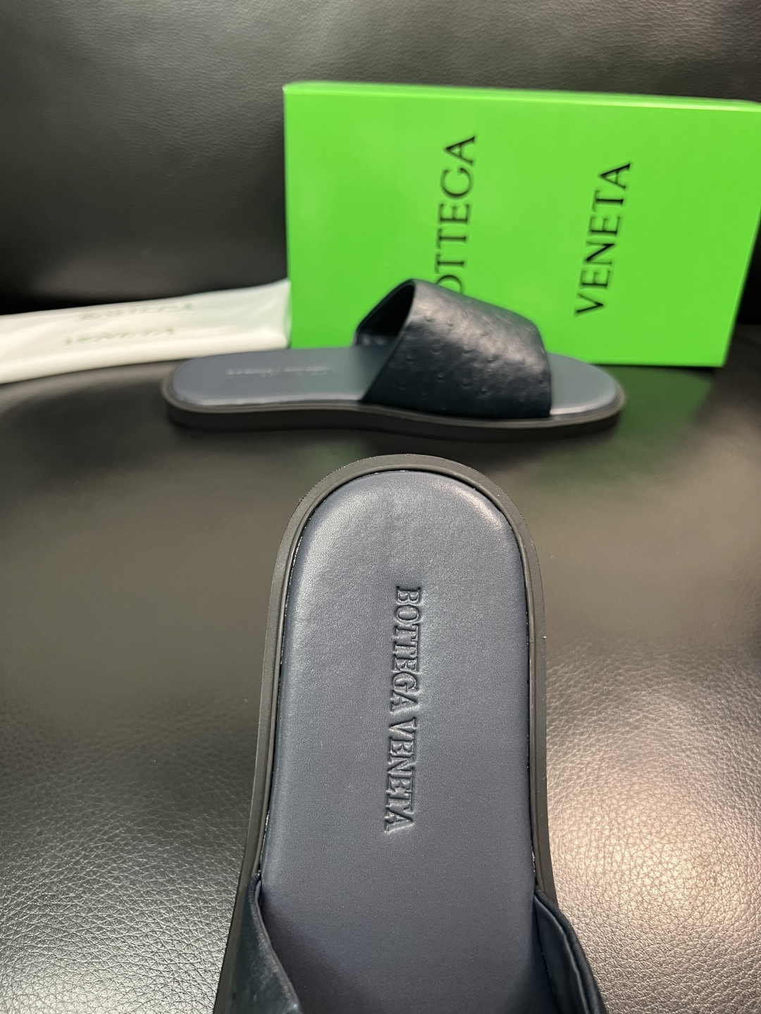 BOTTEGA  VENETA  高品质  顶级工艺品    葆蝶家 拖鞋专柜同步，鞋面意大利进口牛皮面