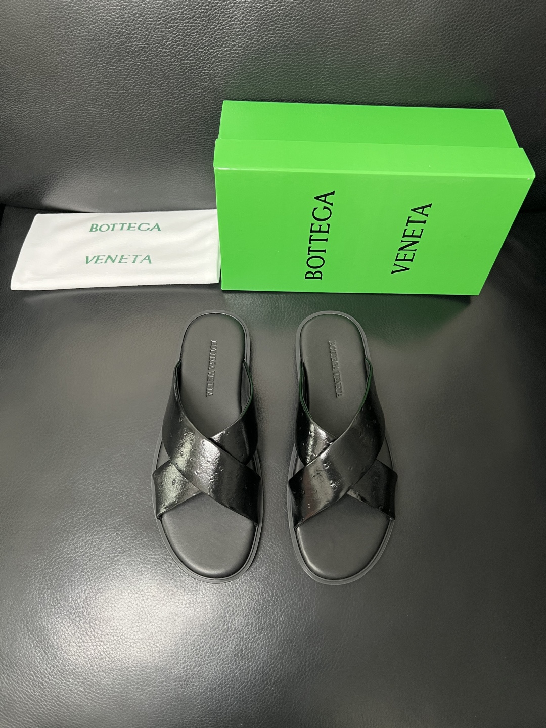 BOTTEGA  VENETA  高品质  顶级工艺品    葆蝶家 拖鞋专柜同步，鞋面意大利进口牛皮面