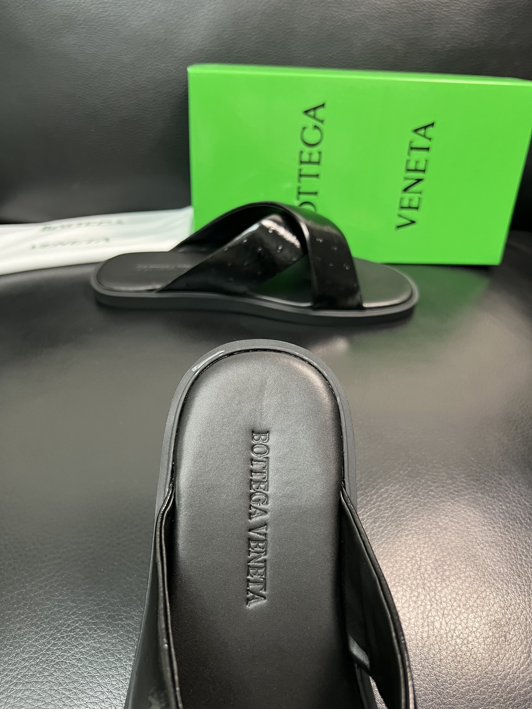 BOTTEGA  VENETA  高品质  顶级工艺品    葆蝶家 拖鞋专柜同步，鞋面意大利进口牛皮面