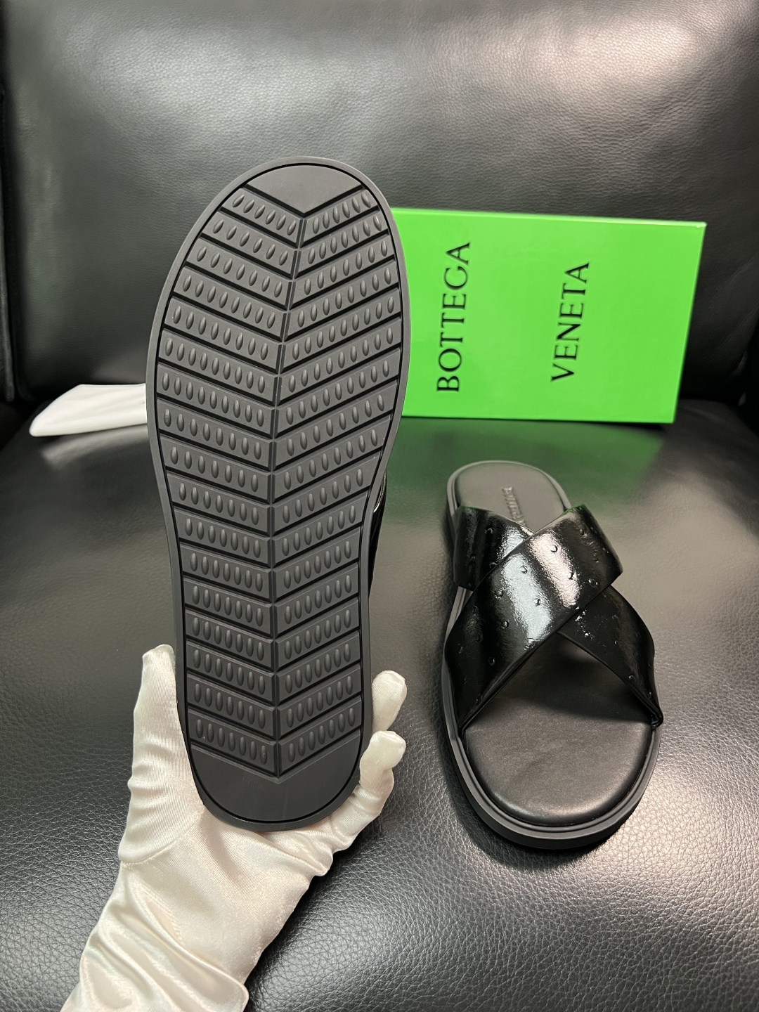 BOTTEGA  VENETA  高品质  顶级工艺品    葆蝶家 拖鞋专柜同步，鞋面意大利进口牛皮面