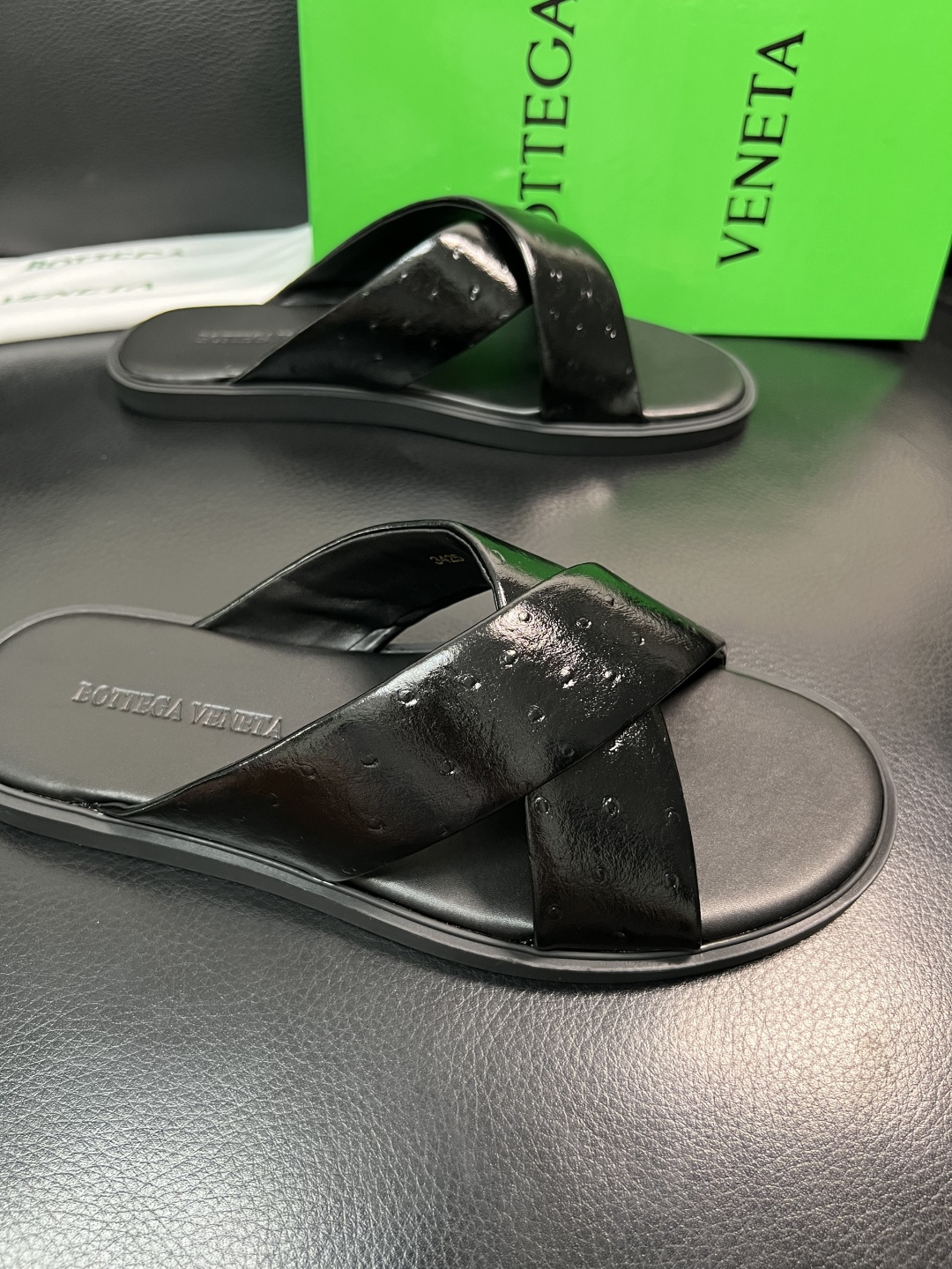 BOTTEGA  VENETA  高品质  顶级工艺品    葆蝶家 拖鞋专柜同步，鞋面意大利进口牛皮面
