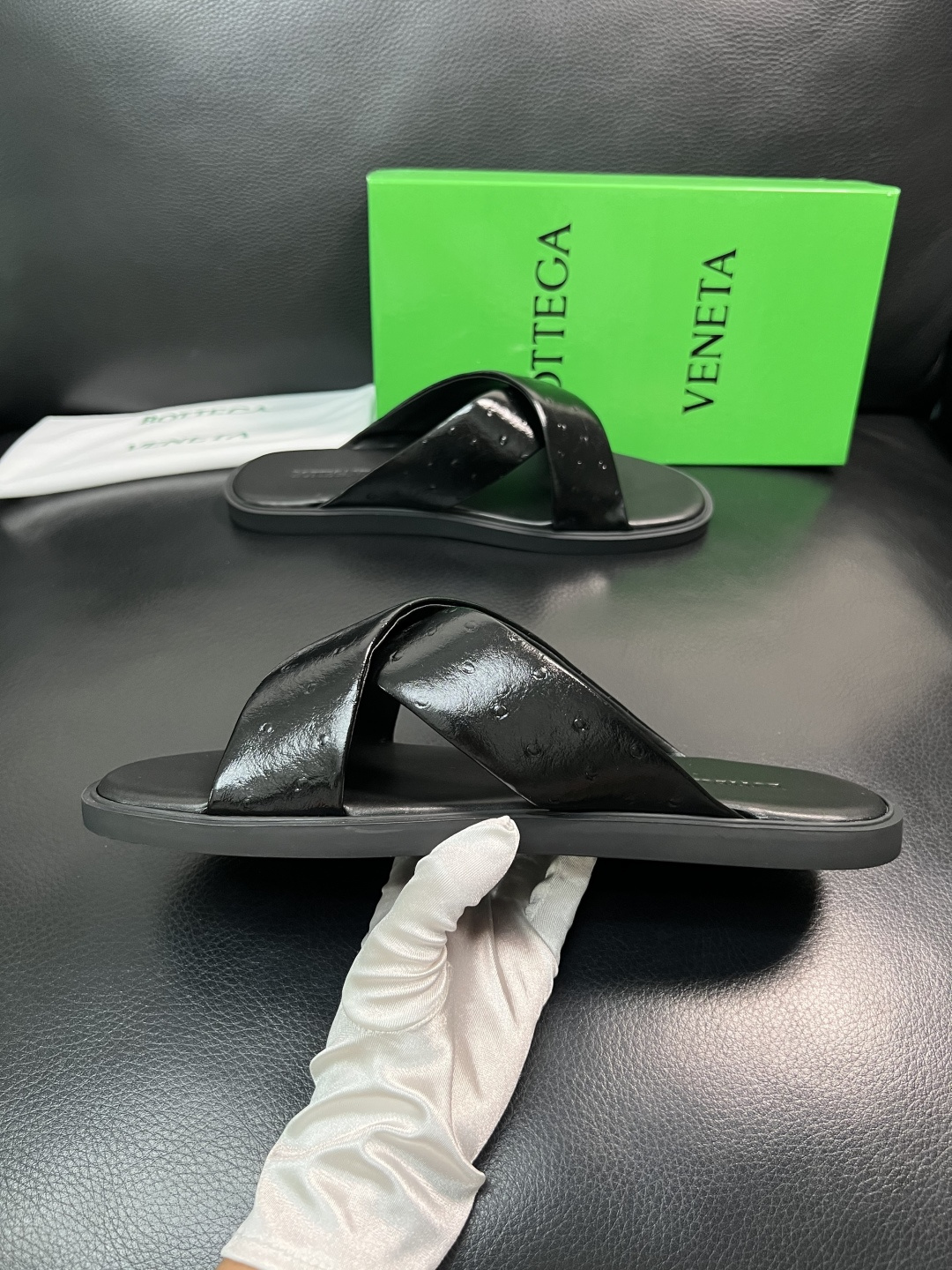BOTTEGA  VENETA  高品质  顶级工艺品    葆蝶家 拖鞋专柜同步，鞋面意大利进口牛皮面