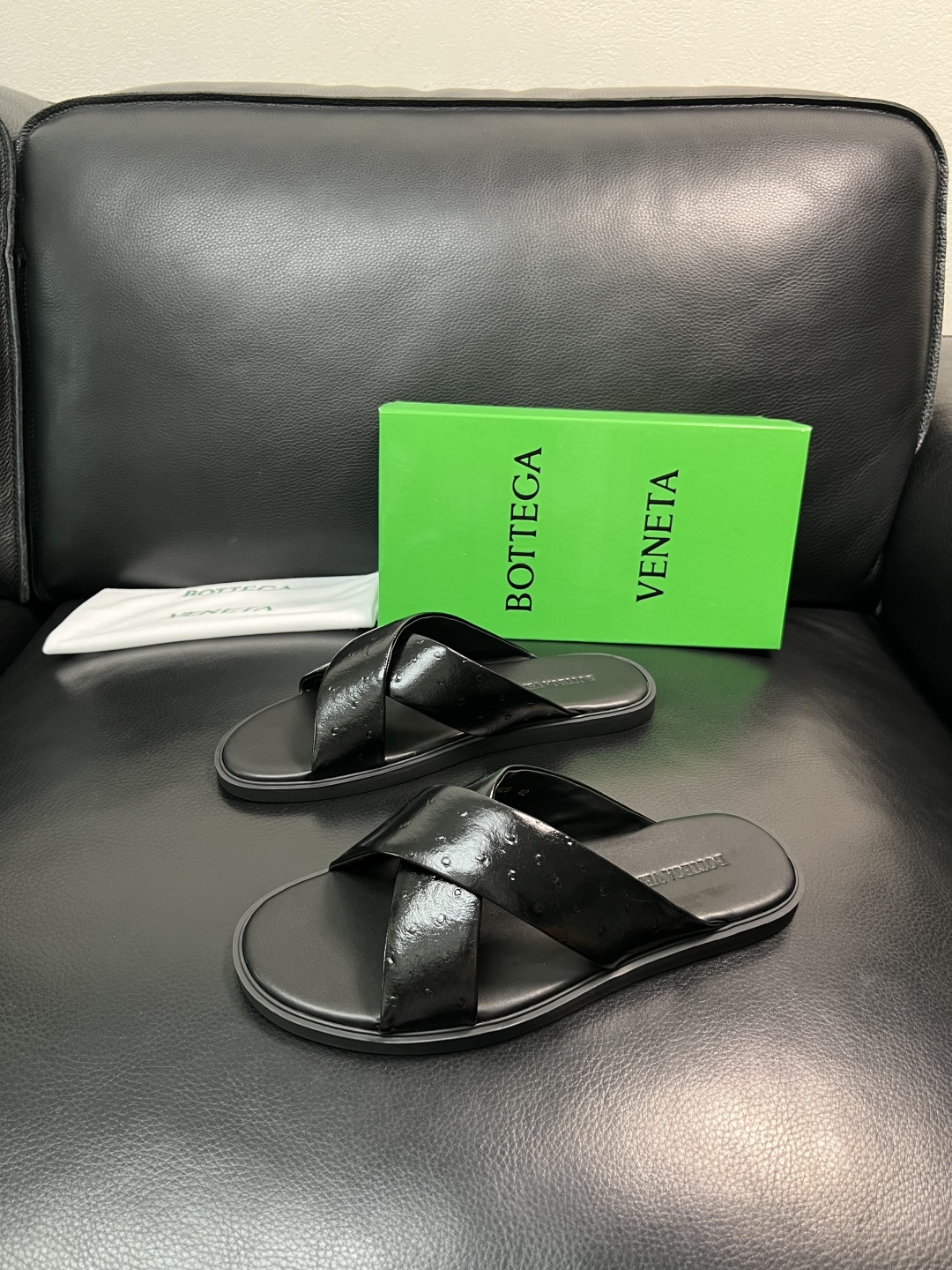 BOTTEGA  VENETA  高品质  顶级工艺品    葆蝶家 拖鞋专柜同步，鞋面意大利进口牛皮面