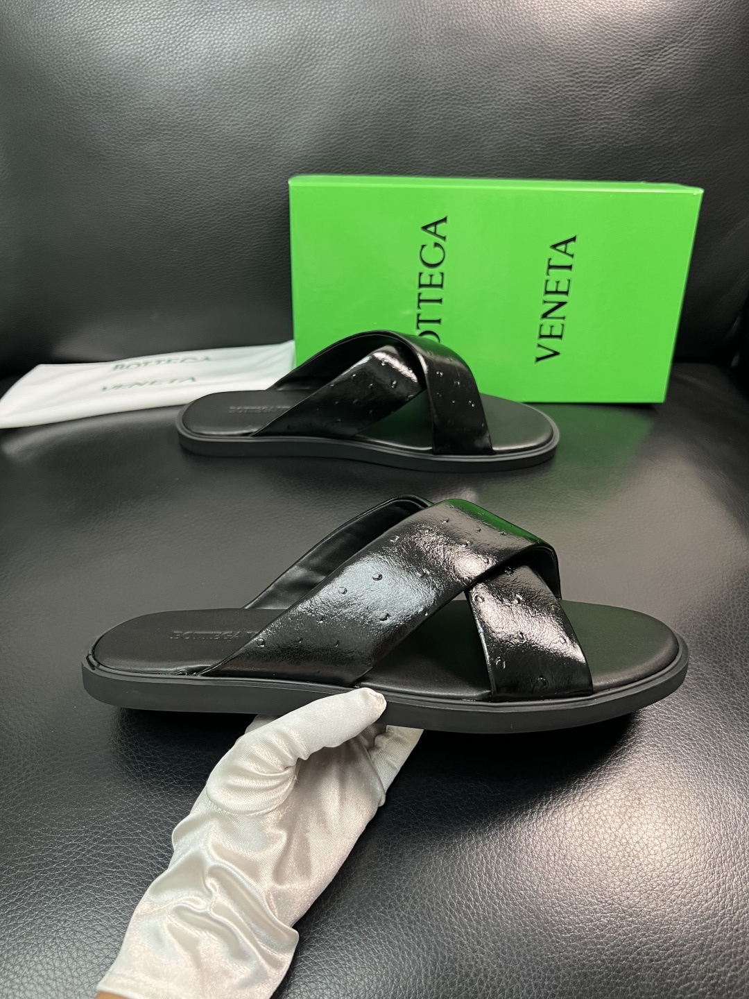 BOTTEGA  VENETA  高品质  顶级工艺品    葆蝶家 拖鞋专柜同步，鞋面意大利进口牛皮面