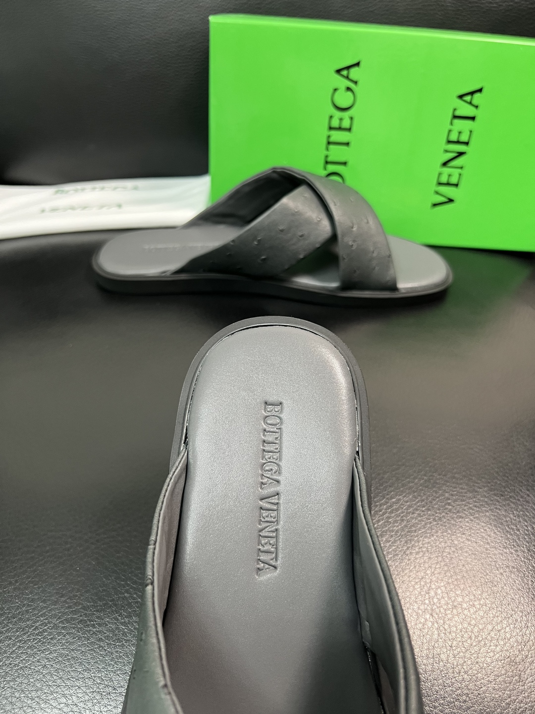 BOTTEGA  VENETA  高品质  顶级工艺品    葆蝶家 拖鞋专柜同步，鞋面意大利进口牛皮面