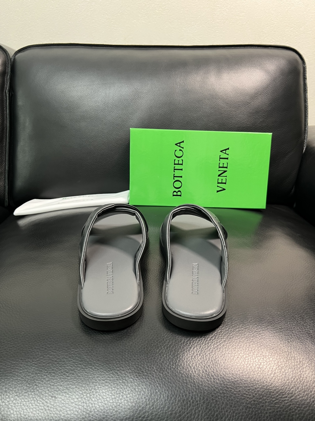 BOTTEGA  VENETA  高品质  顶级工艺品    葆蝶家 拖鞋专柜同步，鞋面意大利进口牛皮面