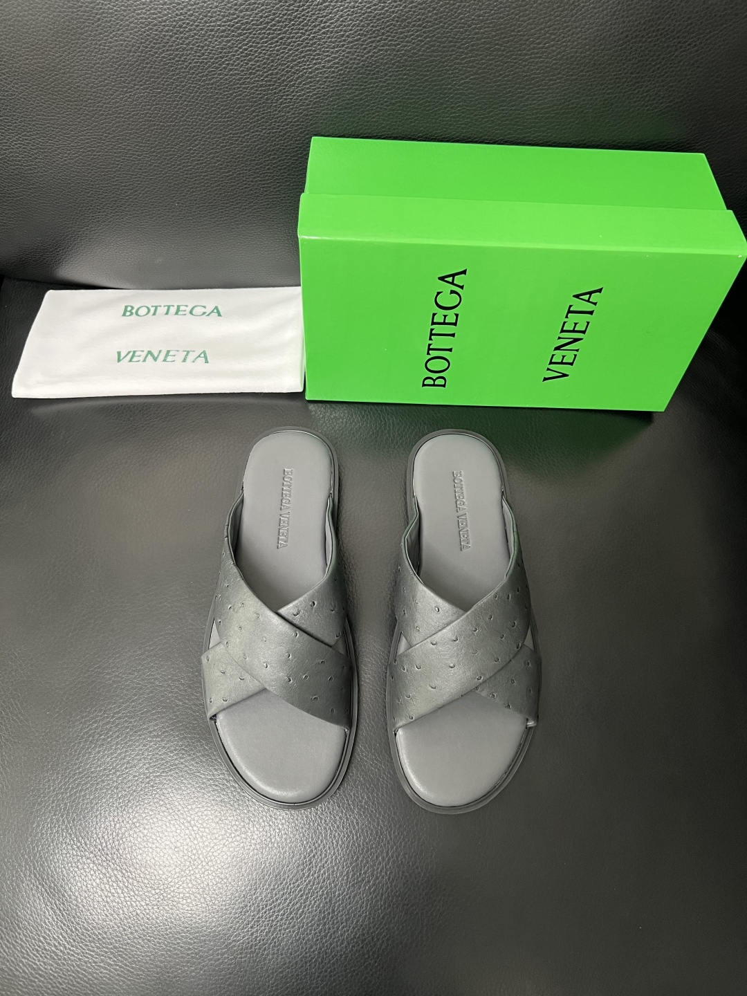 BOTTEGA  VENETA  高品质  顶级工艺品    葆蝶家 拖鞋专柜同步，鞋面意大利进口牛皮面
