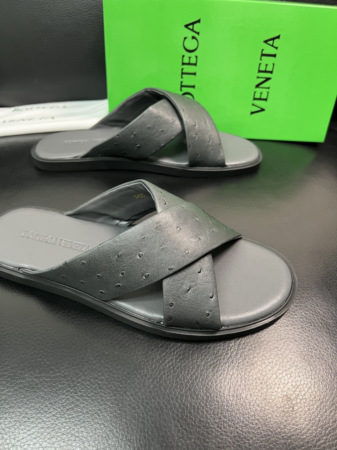 BOTTEGA  VENETA  高品质  顶级工艺品    葆蝶家 拖鞋专柜同步，鞋面意大利进口牛皮面