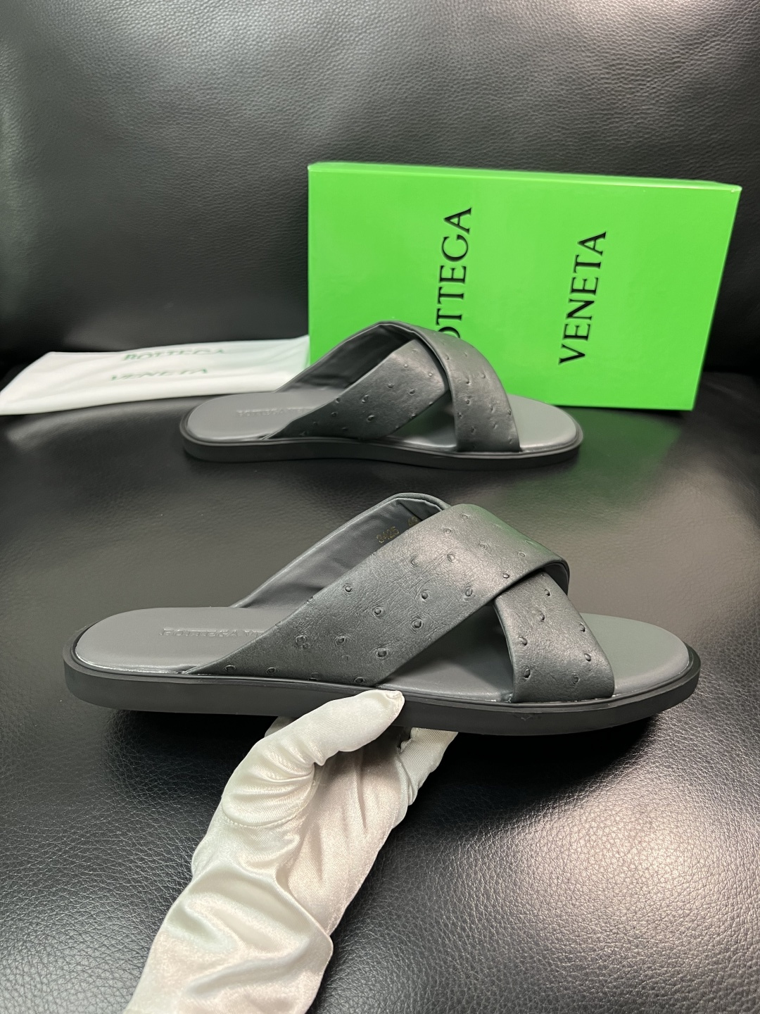 BOTTEGA  VENETA  高品质  顶级工艺品    葆蝶家 拖鞋专柜同步，鞋面意大利进口牛皮面