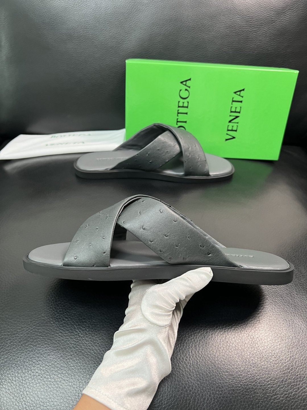 BOTTEGA  VENETA  高品质  顶级工艺品    葆蝶家 拖鞋专柜同步，鞋面意大利进口牛皮面