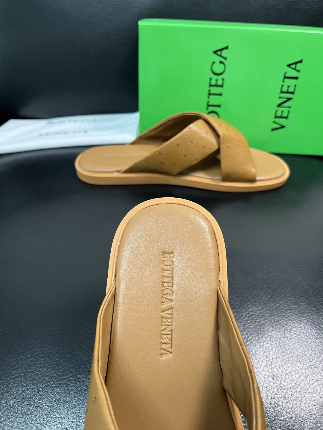 BOTTEGA  VENETA  高品质  顶级工艺品    葆蝶家 拖鞋专柜同步，鞋面意大利进口牛皮面