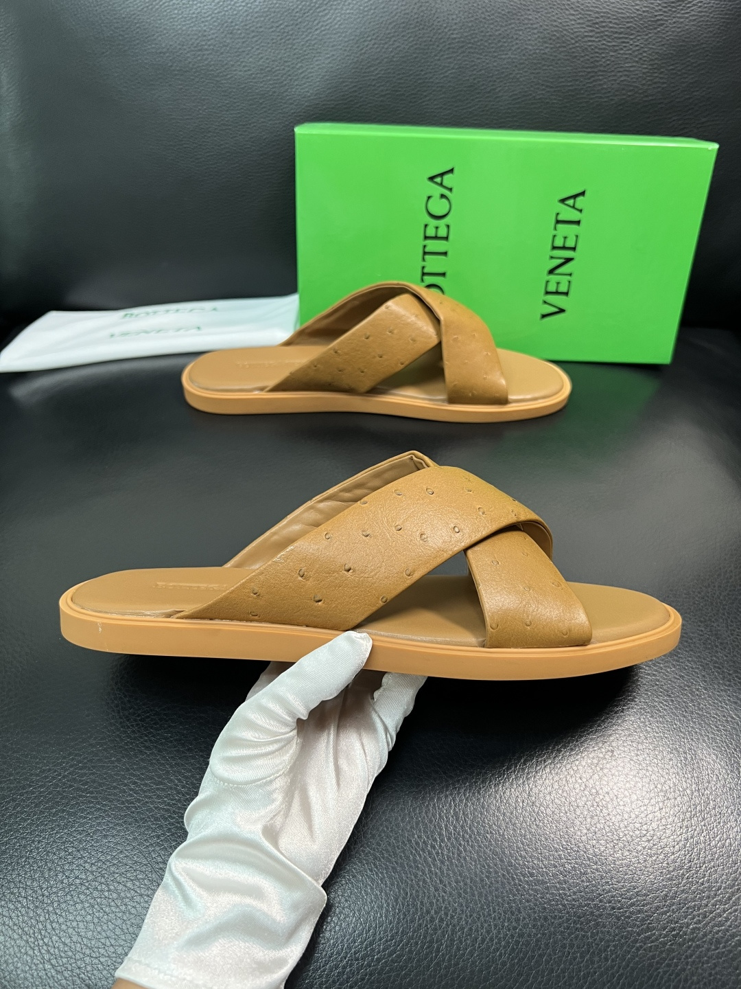 BOTTEGA  VENETA  高品质  顶级工艺品    葆蝶家 拖鞋专柜同步，鞋面意大利进口牛皮面