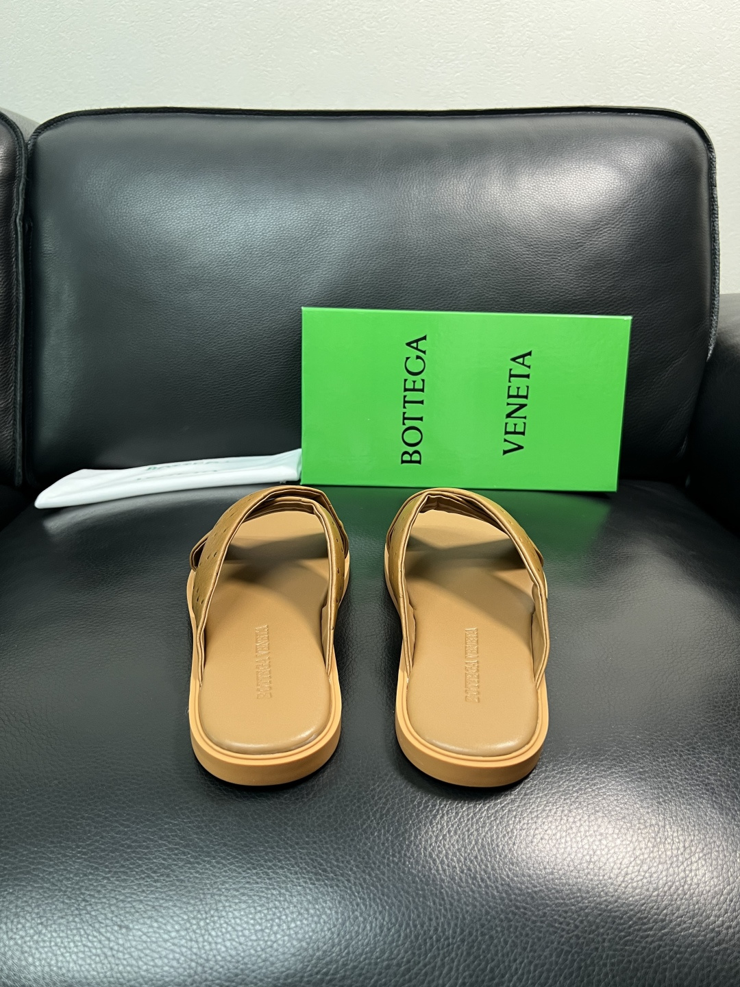 BOTTEGA  VENETA  高品质  顶级工艺品    葆蝶家 拖鞋专柜同步，鞋面意大利进口牛皮面