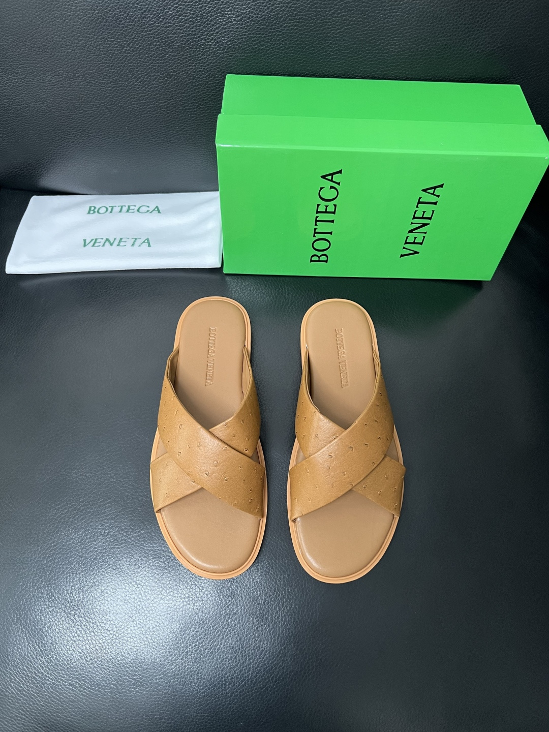 BOTTEGA  VENETA  高品质  顶级工艺品    葆蝶家 拖鞋专柜同步，鞋面意大利进口牛皮面