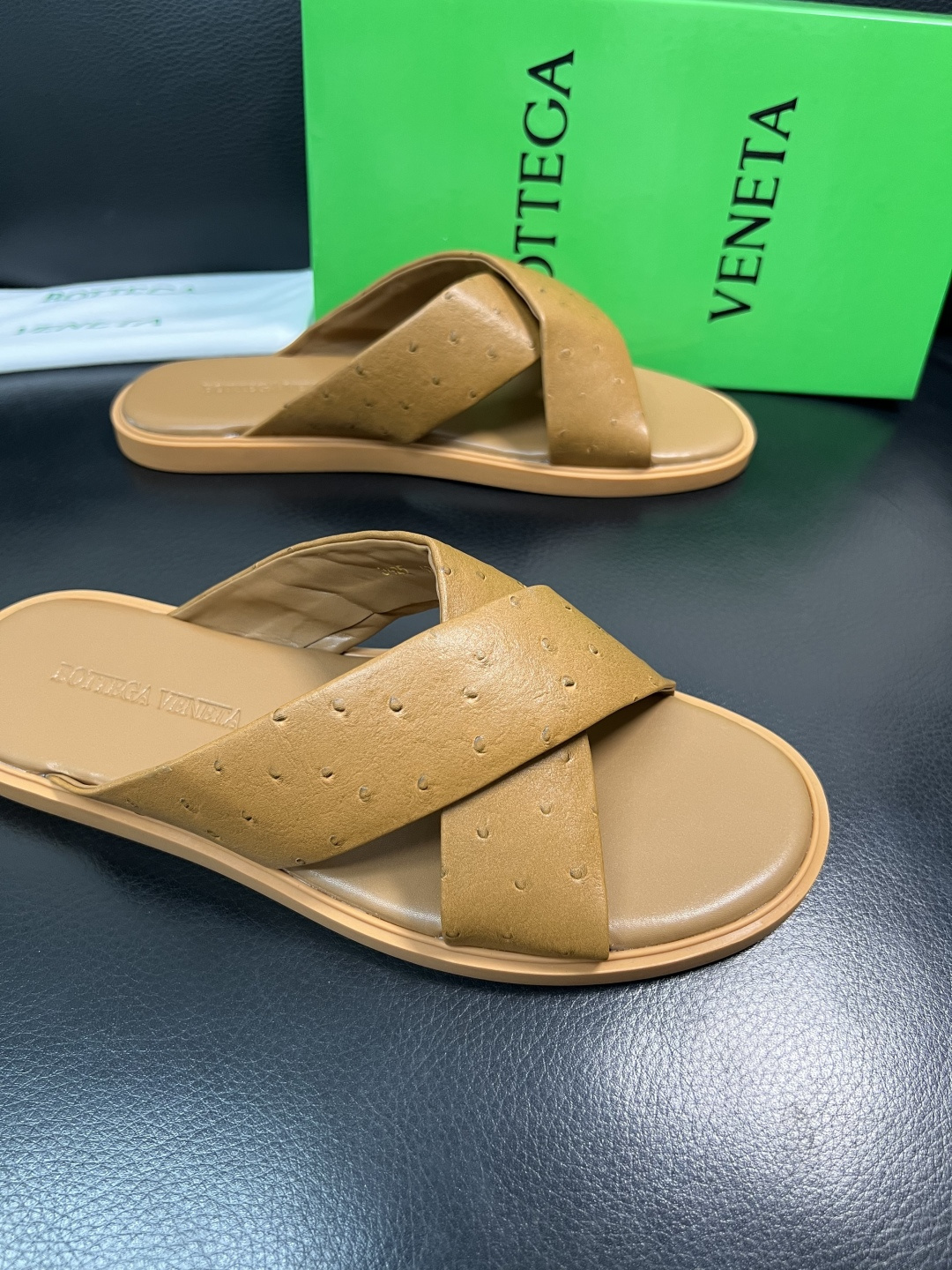 BOTTEGA  VENETA  高品质  顶级工艺品    葆蝶家 拖鞋专柜同步，鞋面意大利进口牛皮面