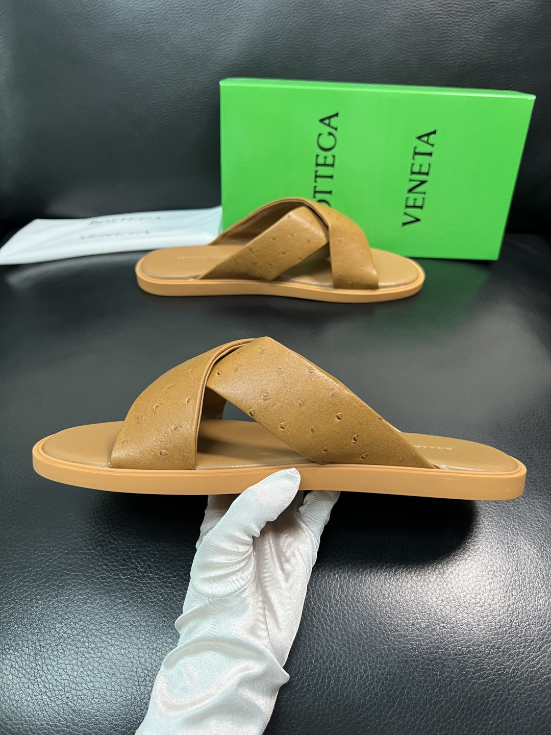 BOTTEGA  VENETA  高品质  顶级工艺品    葆蝶家 拖鞋专柜同步，鞋面意大利进口牛皮面