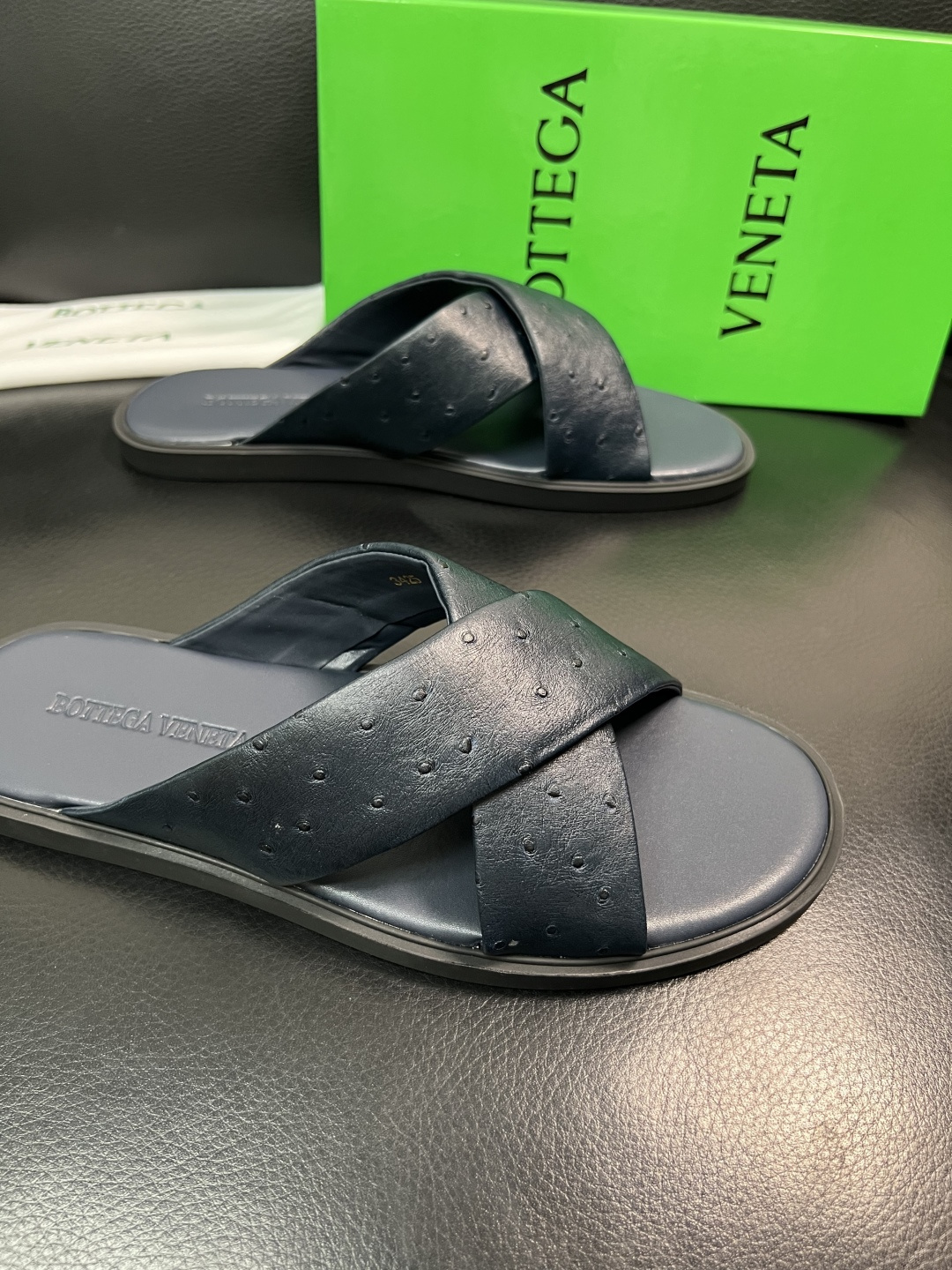 BOTTEGA  VENETA  高品质  顶级工艺品    葆蝶家 拖鞋专柜同步，鞋面意大利进口牛皮面