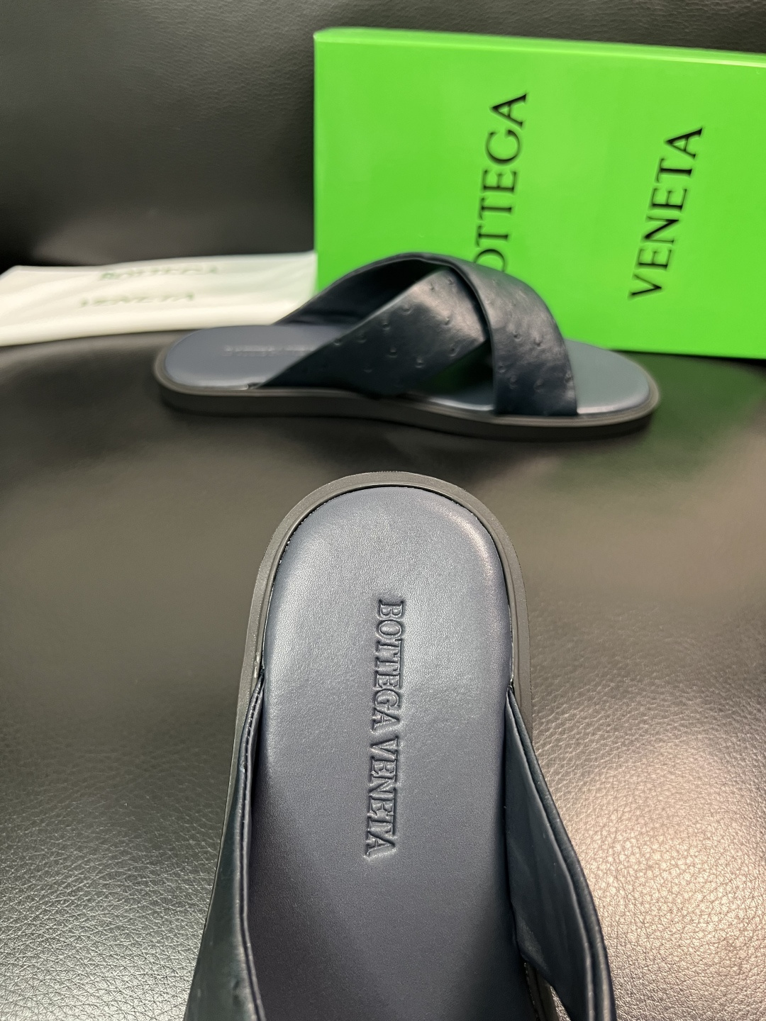 BOTTEGA  VENETA  高品质  顶级工艺品    葆蝶家 拖鞋专柜同步，鞋面意大利进口牛皮面