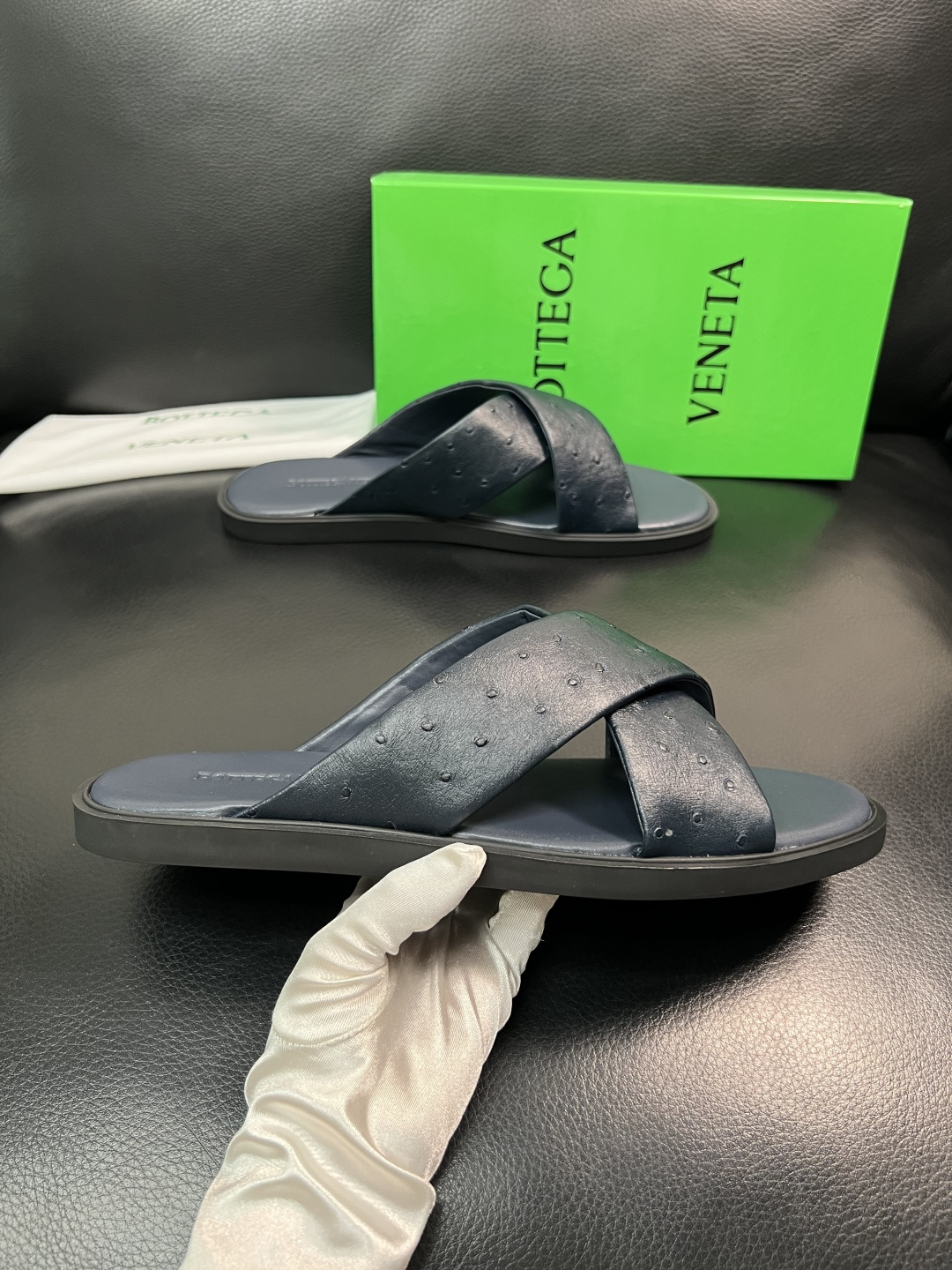 BOTTEGA  VENETA  高品质  顶级工艺品    葆蝶家 拖鞋专柜同步，鞋面意大利进口牛皮面