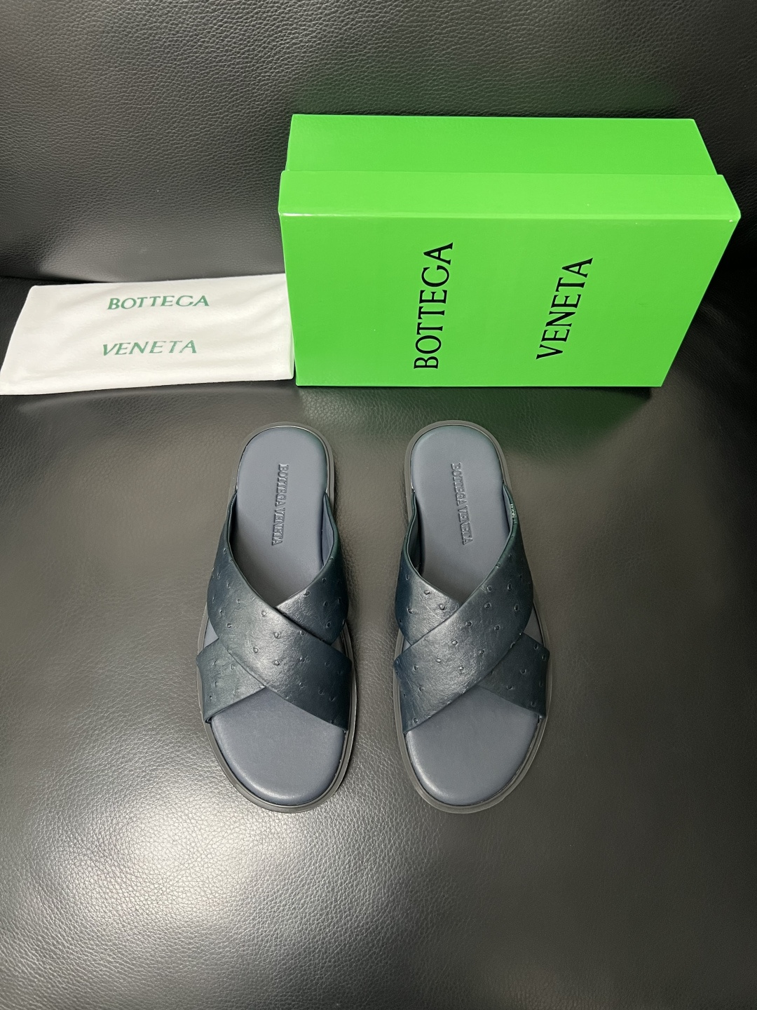 BOTTEGA  VENETA  高品质  顶级工艺品    葆蝶家 拖鞋专柜同步，鞋面意大利进口牛皮面