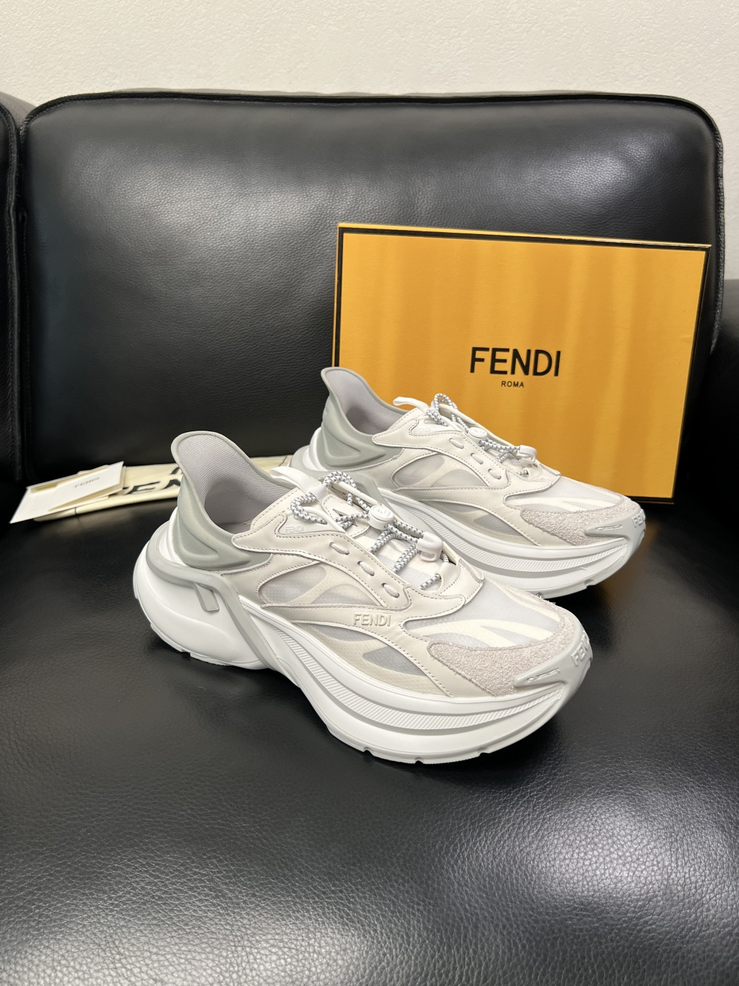NO:783643,FENDI high-quality top handicrafts, synchronized with Fendi counters, original factory configuration of cowhide fabric imported from Italy, imported cowhide lining, breathable and comfortable, soles specially provided by the original factory, original factory and single goods are welcome to compare, code number 39-44 (customized 38 45),,fendi,fendi,cowhide19860909FENDI 高品质 顶级工艺品,芬迪 专柜同步,原厂配置意大利进口牛皮面料,进口牛皮内里垫,透气舒适,鞋底原厂特供原版底,原厂跟单货 欢迎对比,码数 39-44（订做 38 45）,,fendi,fendi,cowhide,Men's shoes