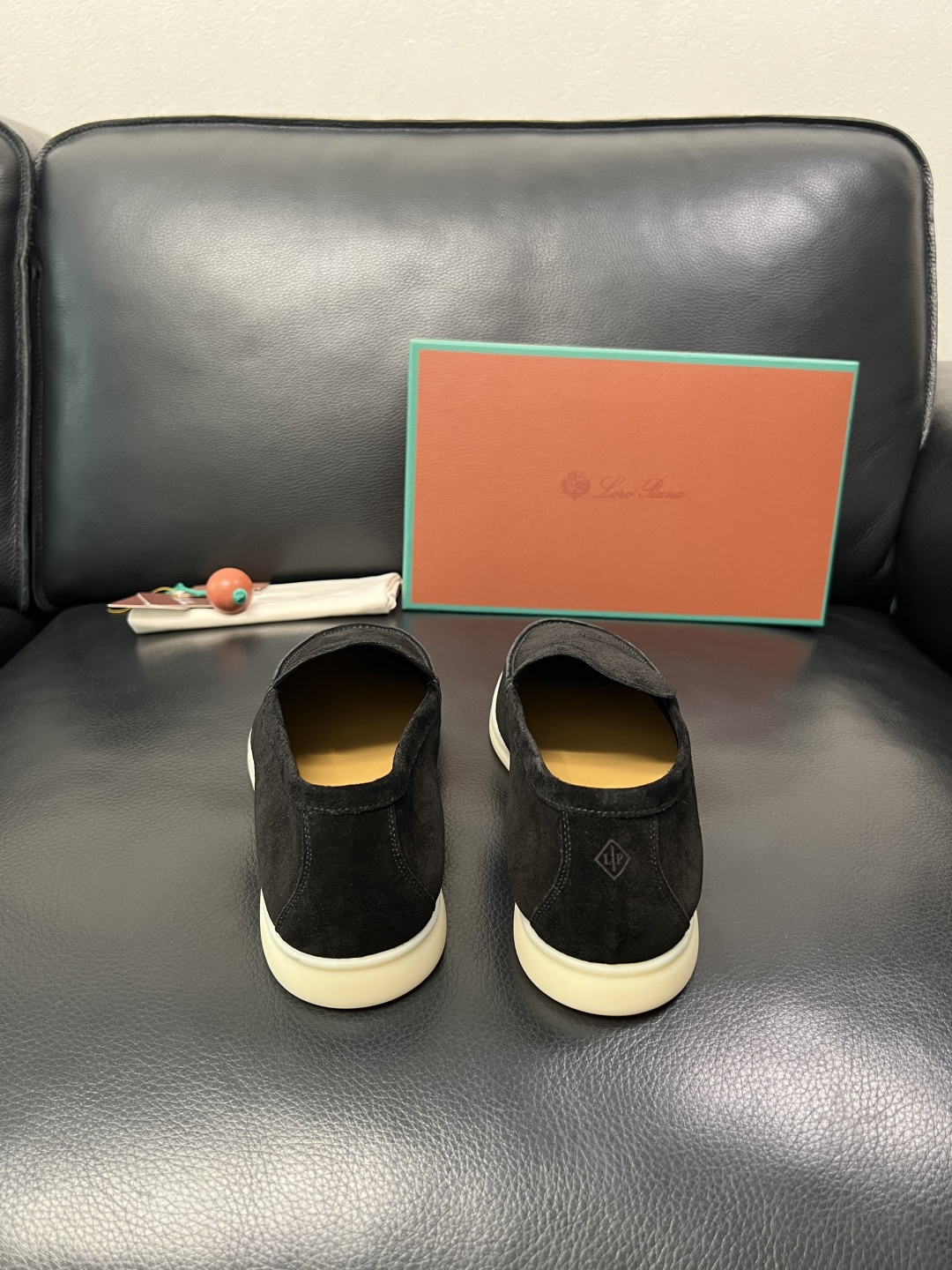 Loro Piana  高品质  全套包装飞机盒  顶级工艺品  诺悠翩雅  新品专柜同步原厂配置，鞋面