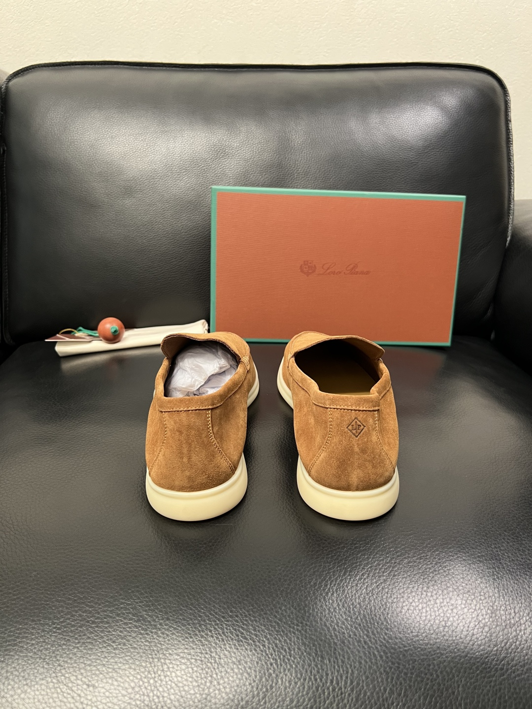 Loro Piana  高品质  全套包装飞机盒  顶级工艺品  诺悠翩雅  新品专柜同步原厂配置，鞋面