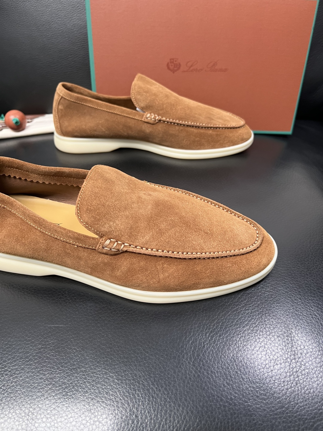Loro Piana  高品质  全套包装飞机盒  顶级工艺品  诺悠翩雅  新品专柜同步原厂配置，鞋面