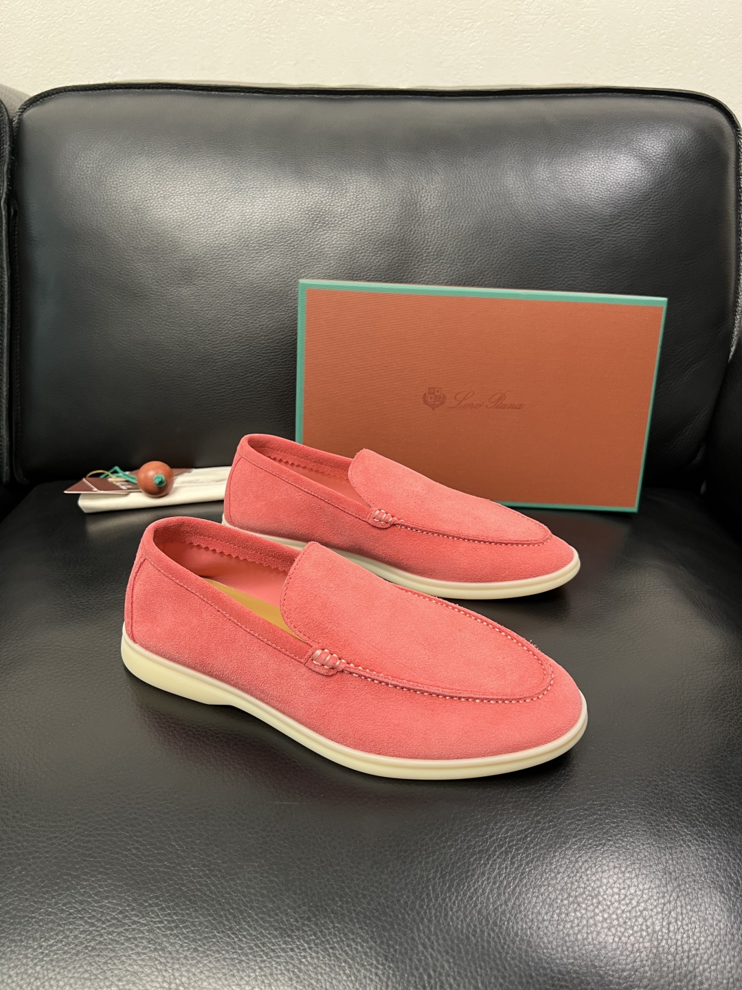 Loro Piana  高品质  全套包装飞机盒  顶级工艺品  诺悠翩雅  新品专柜同步原厂配置，鞋面