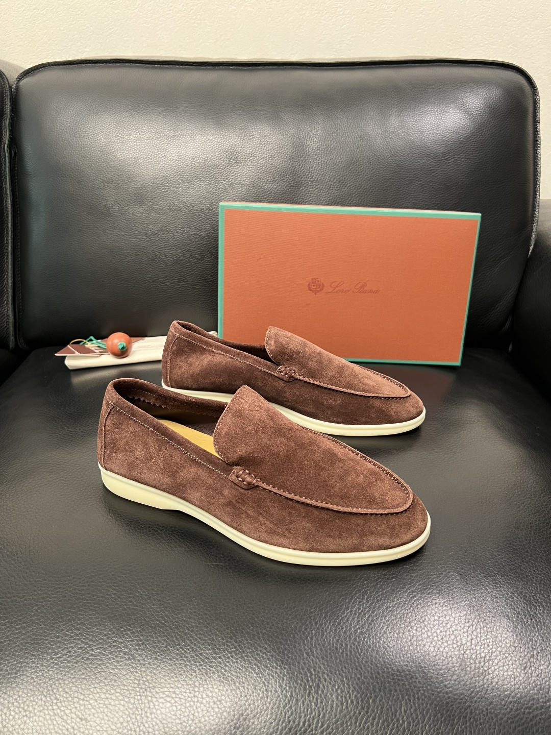 Loro Piana  高品质  全套包装飞机盒  顶级工艺品  诺悠翩雅  新品专柜同步原厂配置，鞋面