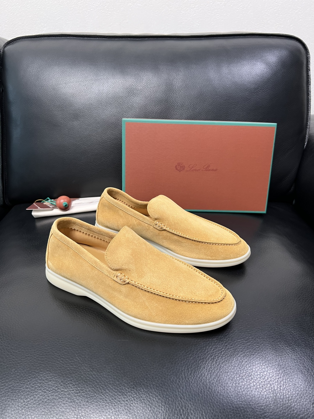 Loro Piana  高品质  全套包装飞机盒  顶级工艺品  诺悠翩雅  新品专柜同步原厂配置，鞋面