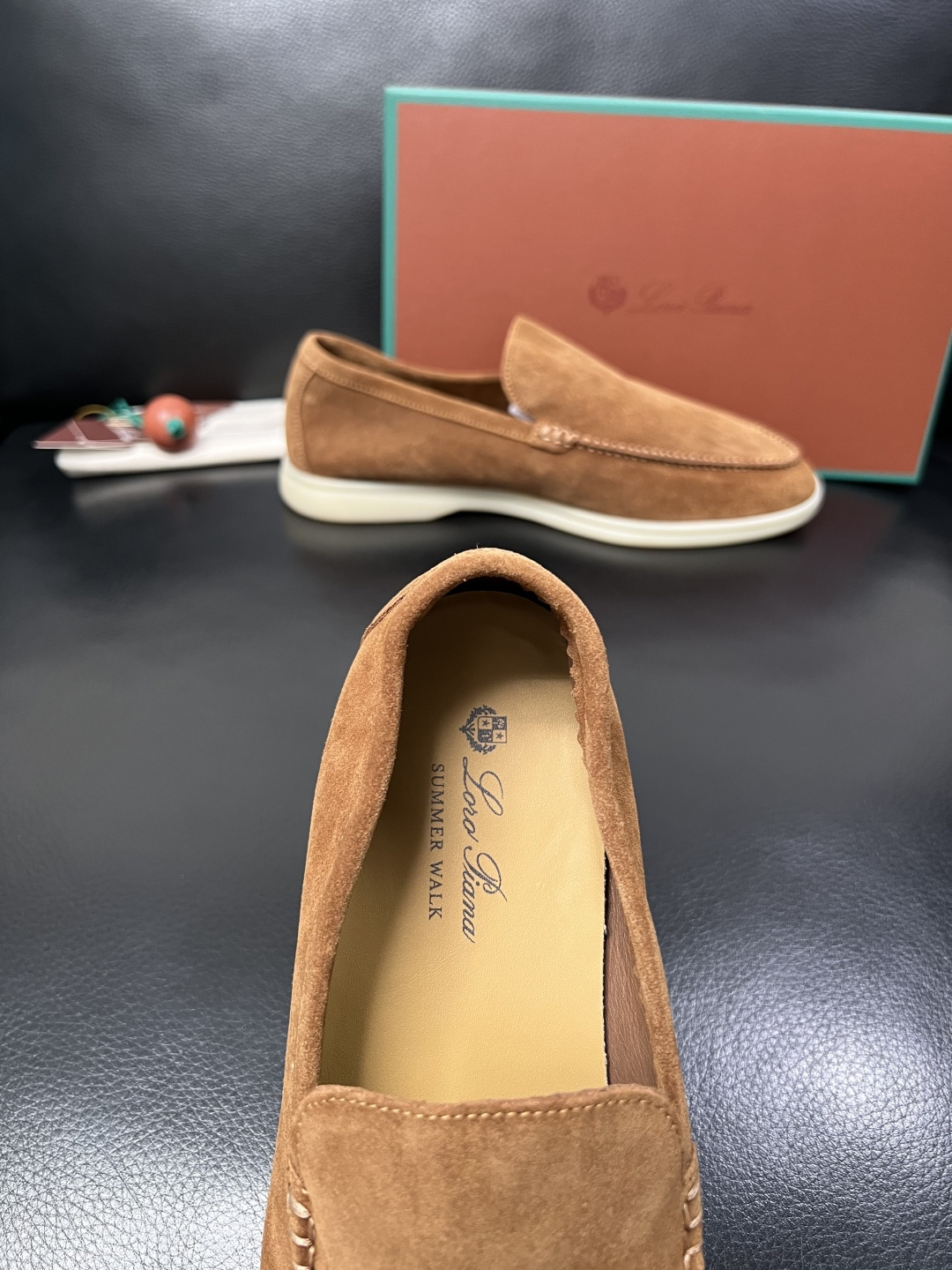 Loro Piana  高品质  全套包装飞机盒  顶级工艺品  诺悠翩雅  新品专柜同步原厂配置，鞋面