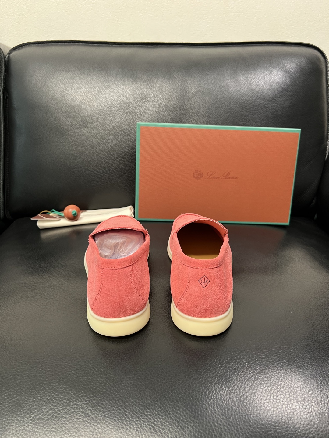 Loro Piana  高品质  全套包装飞机盒  顶级工艺品  诺悠翩雅  新品专柜同步原厂配置，鞋面