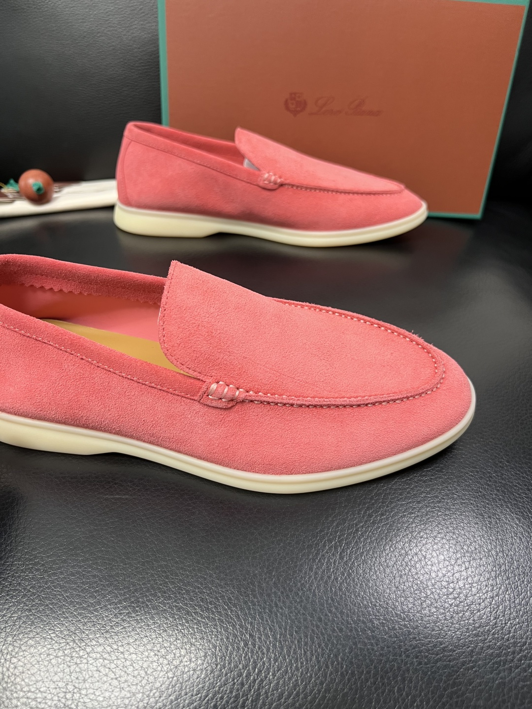 Loro Piana  高品质  全套包装飞机盒  顶级工艺品  诺悠翩雅  新品专柜同步原厂配置，鞋面